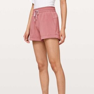 Lululemon Spring Break Away Short II *3” Quicksand